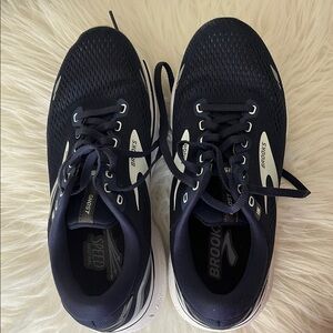 Brooks Blue Athletic Shoes with Cushioned Midsole and Mesh Upper